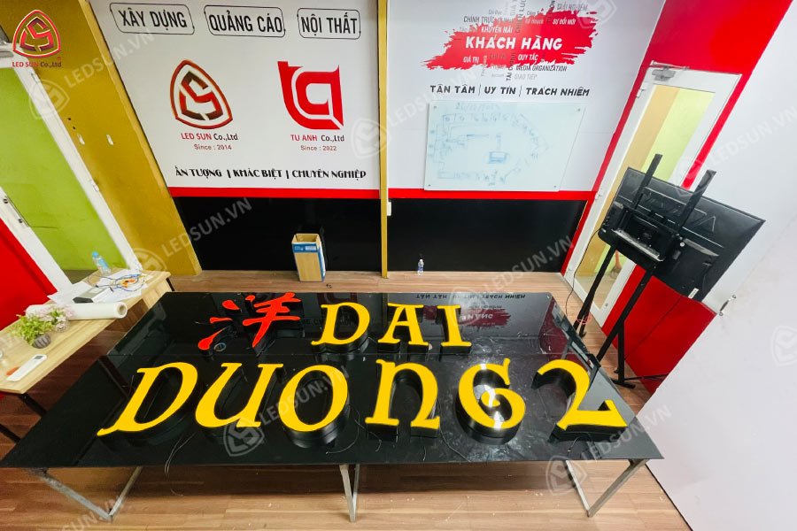 chữ mica chân fomex