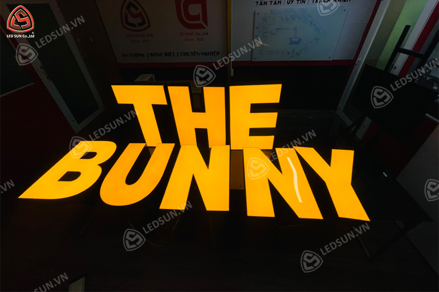 chữ mica chân formex