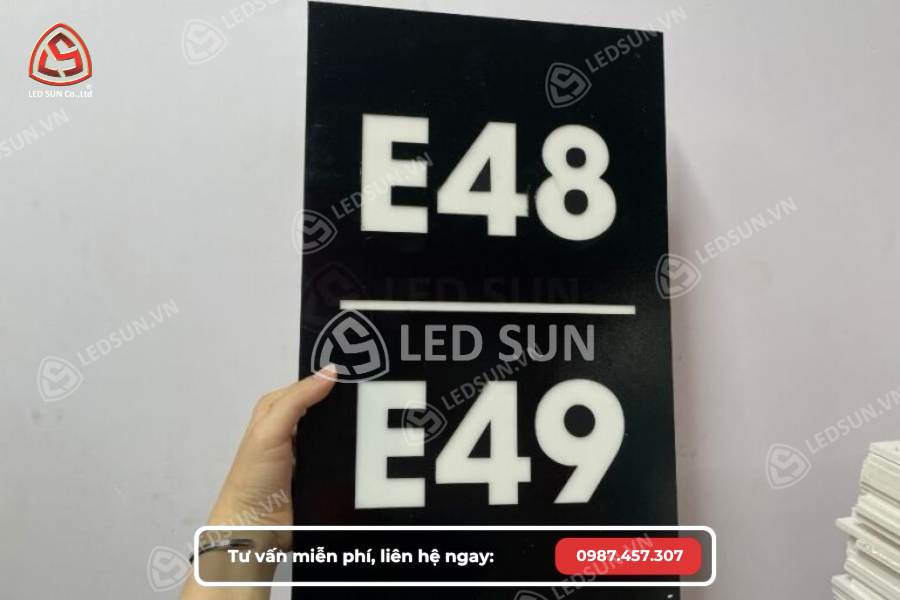 Biển số nhà inox ép mica âm bản