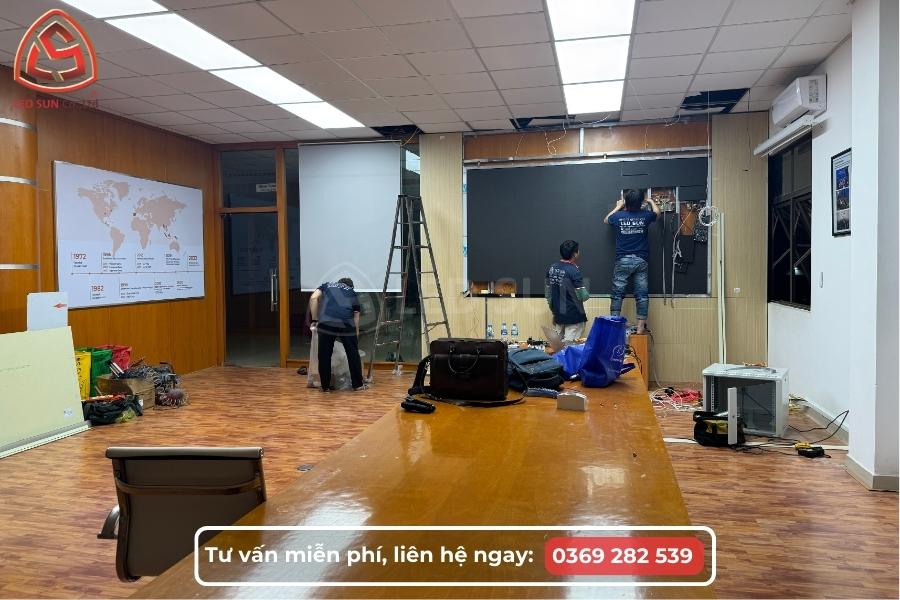 Lắp đặt màn hình LED trong phòng họp doanh nghiệp