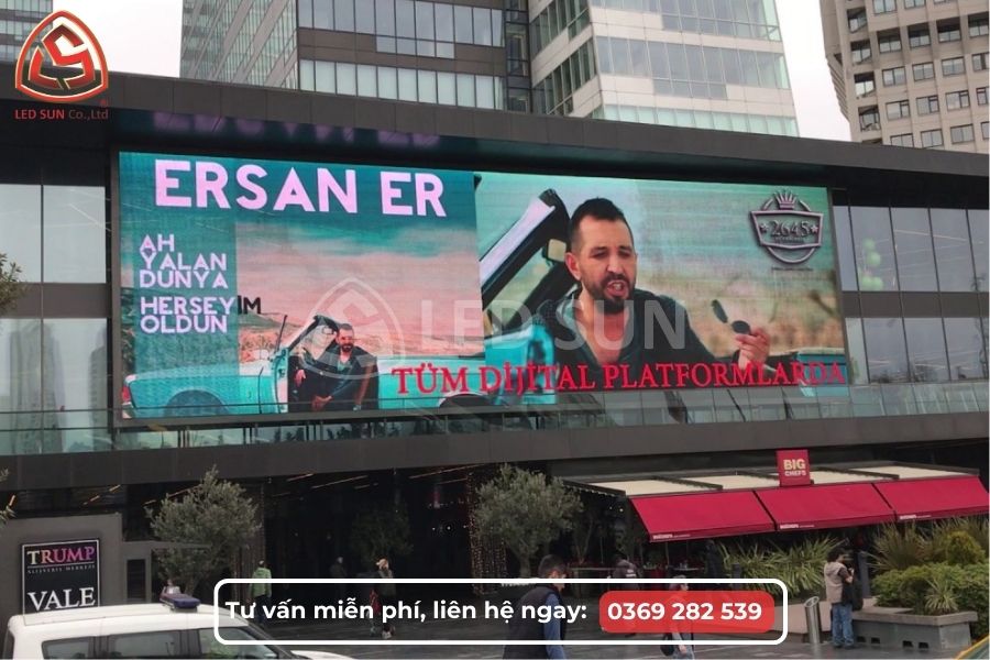 Màn hình LED P8 ngoài trời lắp billboard khung thép lớn hiển thị quảng cáo nhìn xa
